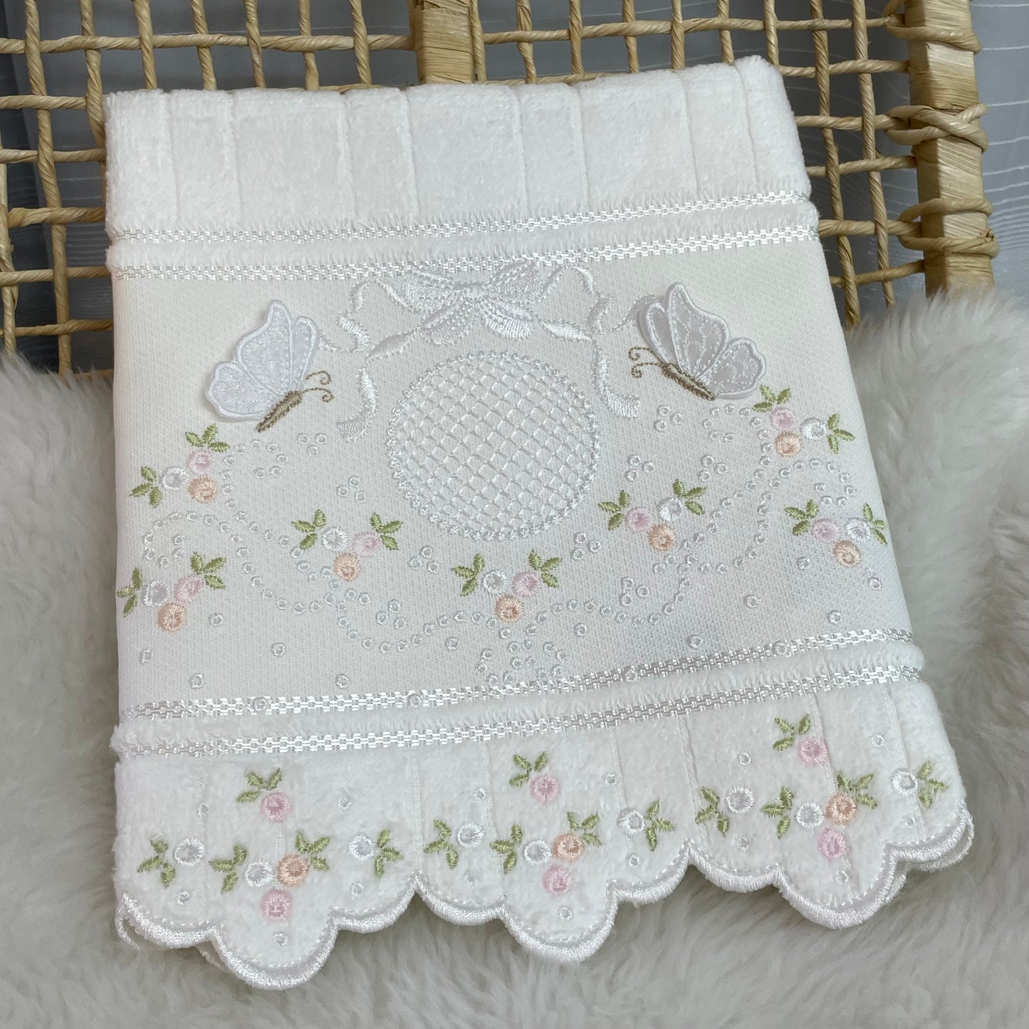 Toalha Lavabo Brasão Laço com Borboletas 3D